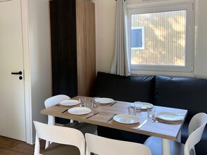 Dining - Cozy mobile home with terrace for 6 people (Angicourt)