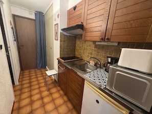 Unclassified image, 3 of 15, button - Studio Cabin 4 Pers, Pets Allowed, Arâches-la-Frasse (Les Carroz d'Arâches)