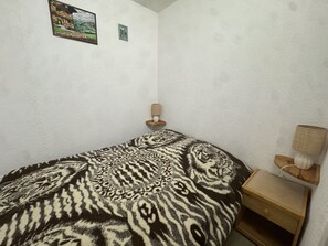 Unclassified image, 2 of 15, button - Studio Cabin 4 Pers, Pets Allowed, Arâches-la-Frasse (Les Carroz d'Arâches)
