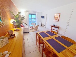 Dining - Cozy 1BR with A/C and parking at Bormes-les-Mimosas (Bormes-les-Mimosas)