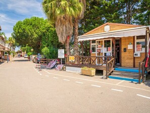 Exterior - Mobile Home with Terrace in Sérignan - 3 BR, 6 Guests (Sérignan)