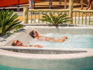 Bain à remous extérieur