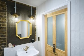 Apartment (One-Bedroom Standard Apartment) | Bathroom - Guestready - Tanner Apartments (London)