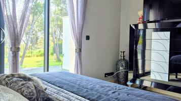 3 habitaciones, tabla de planchar con plancha, wifi y ropa de cama