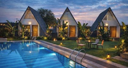 The Heaven Wood farms - A Luxury Resort with Pool & Premium Room