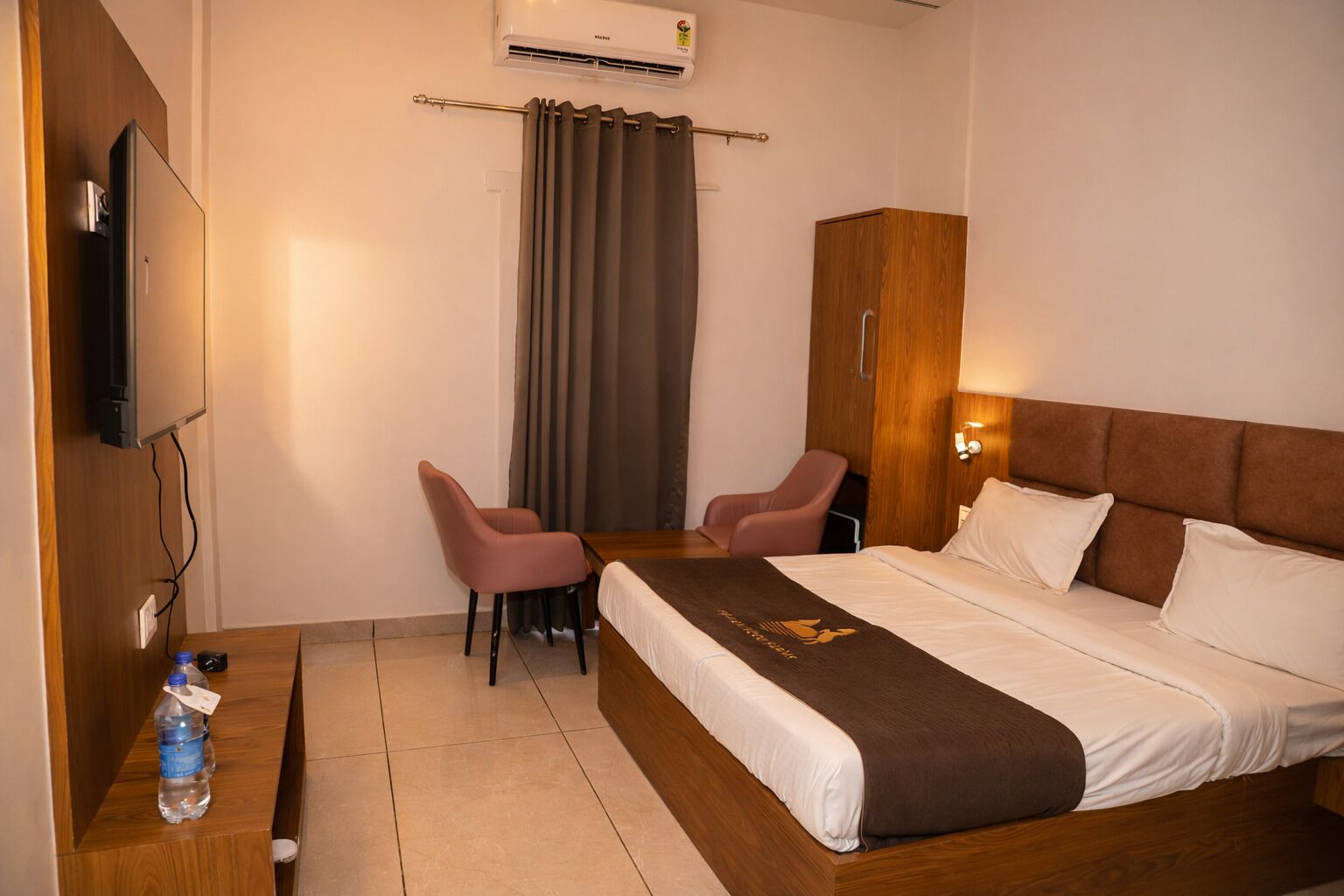 Premium bedding, free WiFi, bed sheets