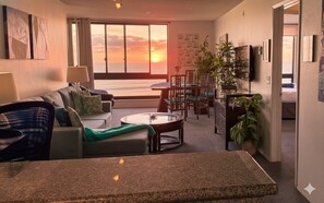 TV - Ocean Views * Corner Unit * POOL & HOT TUB (San Diego)