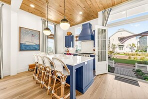 Fridge, microwave, oven, stovetop - Designer Coastal Cottage with Lake Views and 3 King Suites at Cinnamon Shore (Port Aransas)