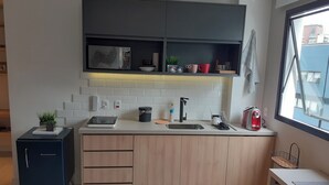 Private kitchen - New studio apartment in Vila Nova with parking space, 2 rooms, next to Ibirapuera/Faria Lima. (São Paulo)