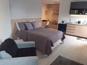 Iron/ironing board, Internet, bed sheets