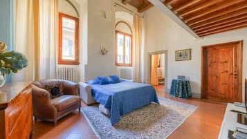 Cortinas blackout, tabla de planchar con plancha y wifi gratis