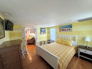 3 bedrooms, WiFi, bed sheets - Coquina Cottage - close to town - wifi - Linens and Towels are provided (Chincoteague)