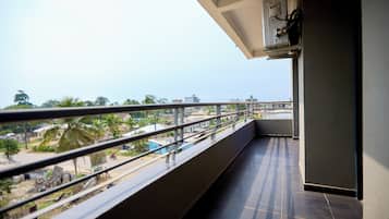 Penthouse Luxe, balcon, vue ville | Enceinte de l’hébergement