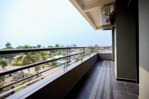 Penthouse Luxe, balcon, vue ville | Enceinte de l’hébergement