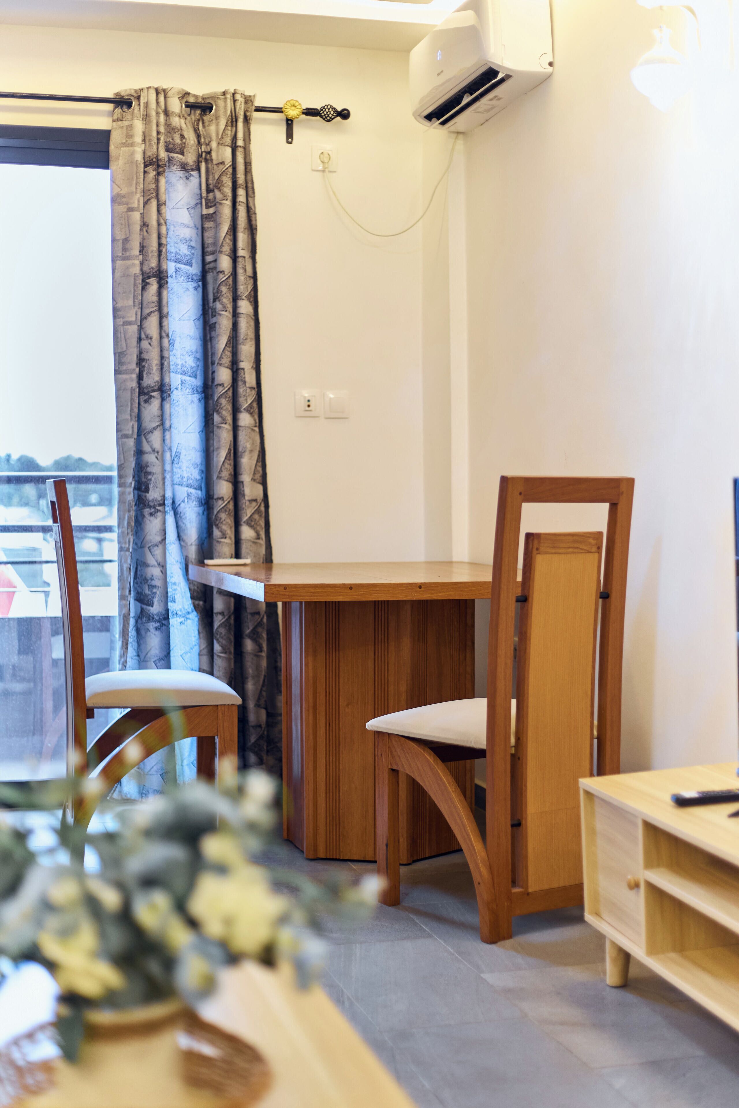 Luksussviitti, parveke, kaupunkinäköala | Ruokailu