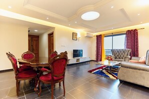 Penthouse Luxe, balcon, vue ville | Intérieur