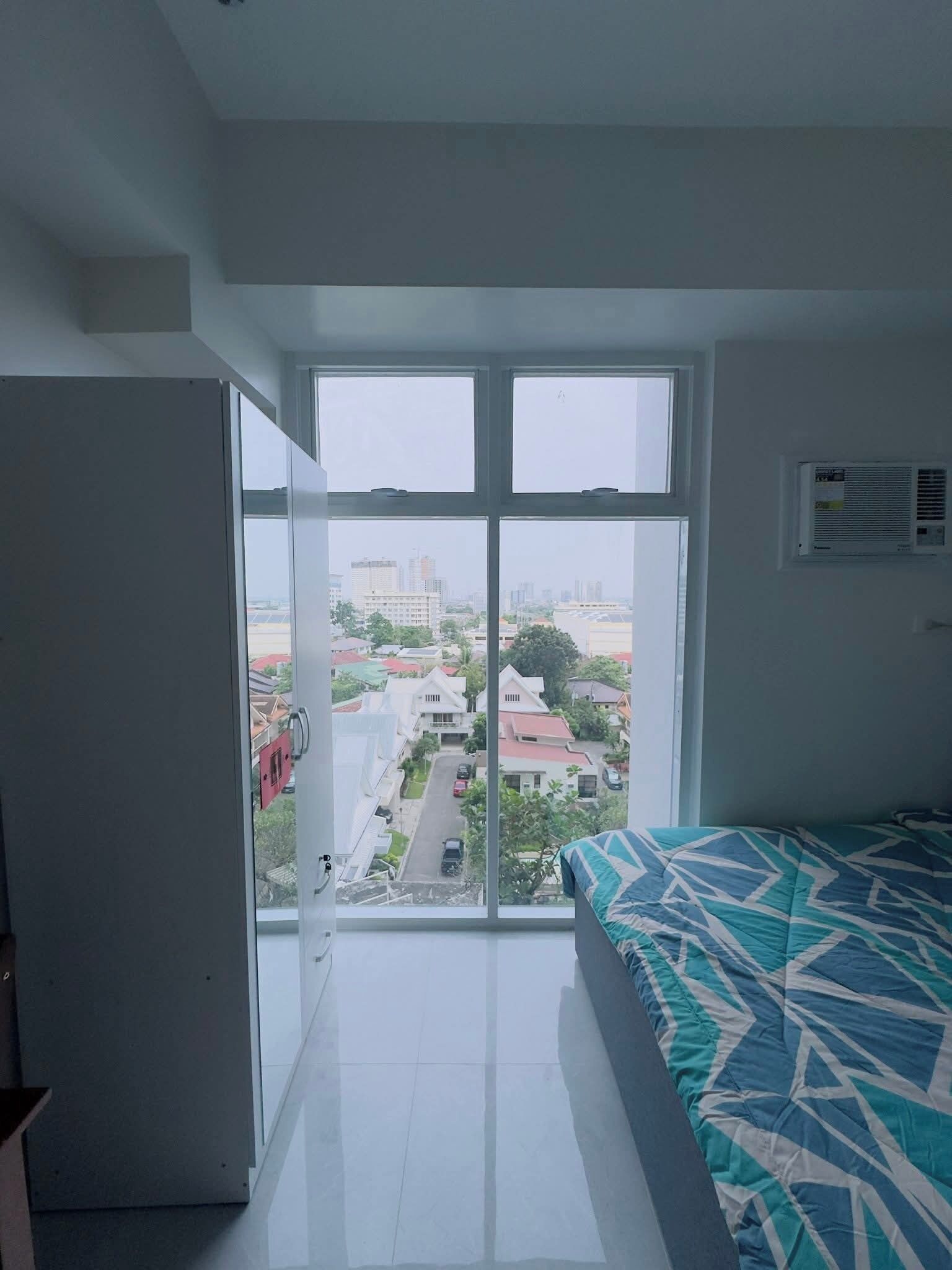 Doppia Deluxe, balcone, vista città | Una scrivania, postazione laptop, Wi-Fi gratuito