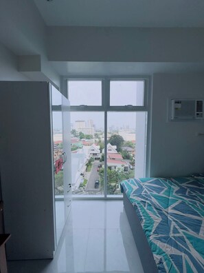 Doppia Deluxe, balcone, vista città | Una scrivania, postazione laptop, Wi-Fi gratuito