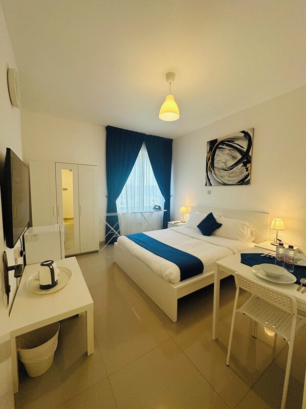 Iron/ironing board, WiFi, bed sheets