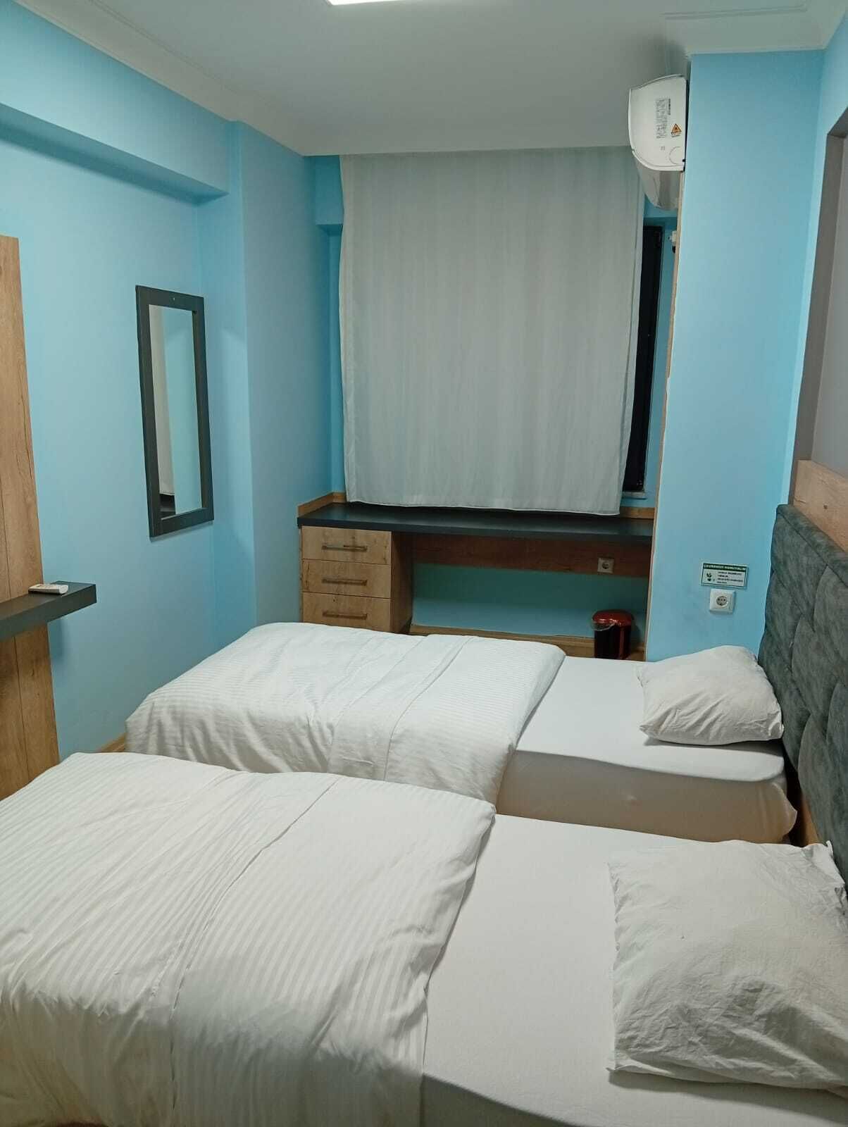 Economy-Zweibettzimmer | Schreibtisch, laptopgeeigneter Arbeitsplatz, kostenloses WLAN