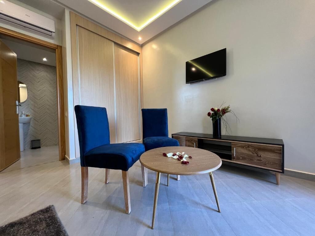 Twin Room, Balcony, Pool View | Interior