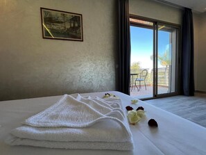 In-room safe, blackout drapes, iron/ironing board, free WiFi - Dar Fatima Tamazouzt (Tamazouzte)