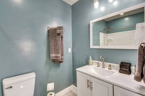 Doccia, asciugacapelli, asciugamani, sapone