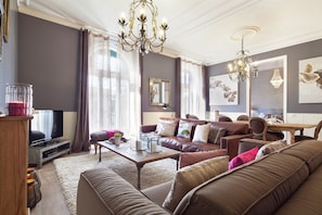 Living area - Belvilla by OYO Catalunya Palace Apartment (Barcelona)
