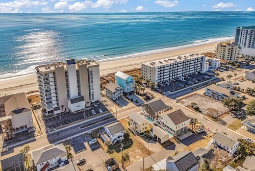 Coastal Private Home | Steps to Beach | Sleeps 12