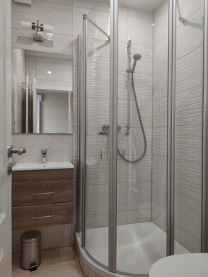 Hair dryer, towels, soap, toilet paper - Rock magic: Romantic apartment in Gohrisch (Gohrisch)