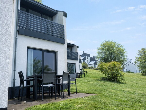 Spacious Holiday Home In Hambachtal Resort - Rijnland-Palts