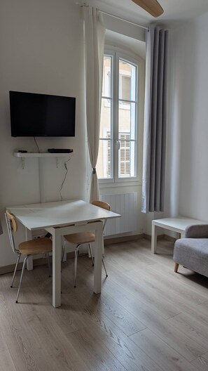 Interior - Fully Furnished Apartment – Le Panier, Historic Heart of Marseille (Marseille)
