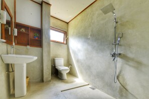 Deluxe Double Room, Mountain View | Bathroom | Shower, towels, soap, shampoo - Rawana Mount View - Ella (Bandarawela)