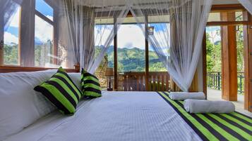 Desk, laptop workspace, free WiFi