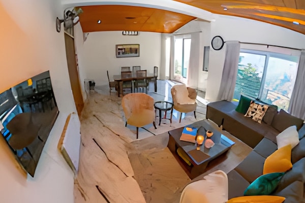 Cottage | Living area