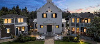 Seabrook's Lemon Drop: Steps way from town center