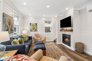 Smart-TV, Kamin, Arbeitsbereiche