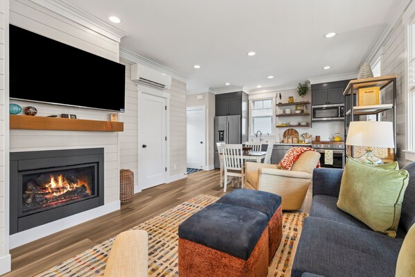 Smart-TV, Kamin, Arbeitsbereiche