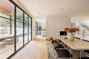 Dining - Franklin Crest - Beverly Hills Modern Masterpiece with Pool & Views (Beverly Hills)