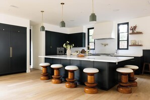 Fridge, microwave, oven, stovetop - Franklin Crest - Beverly Hills Modern Masterpiece with Pool & Views (Beverly Hills)
