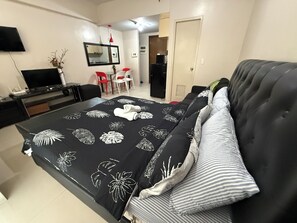 Meja kerja dan Wi-Fi gratis