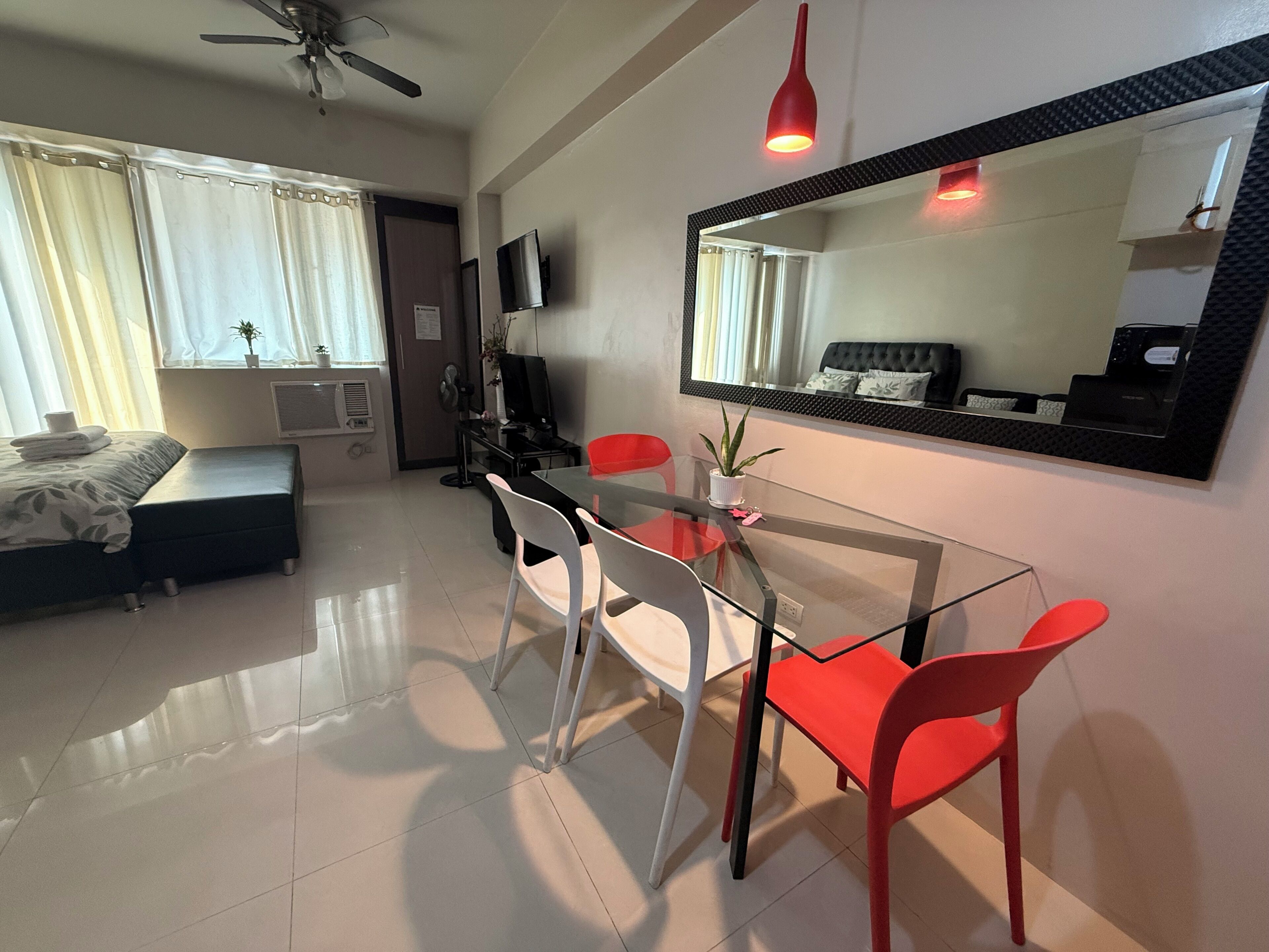 Studio Standar, 1 Tempat Tidur Queen, balkon, pemandangan kota | Area keluarga