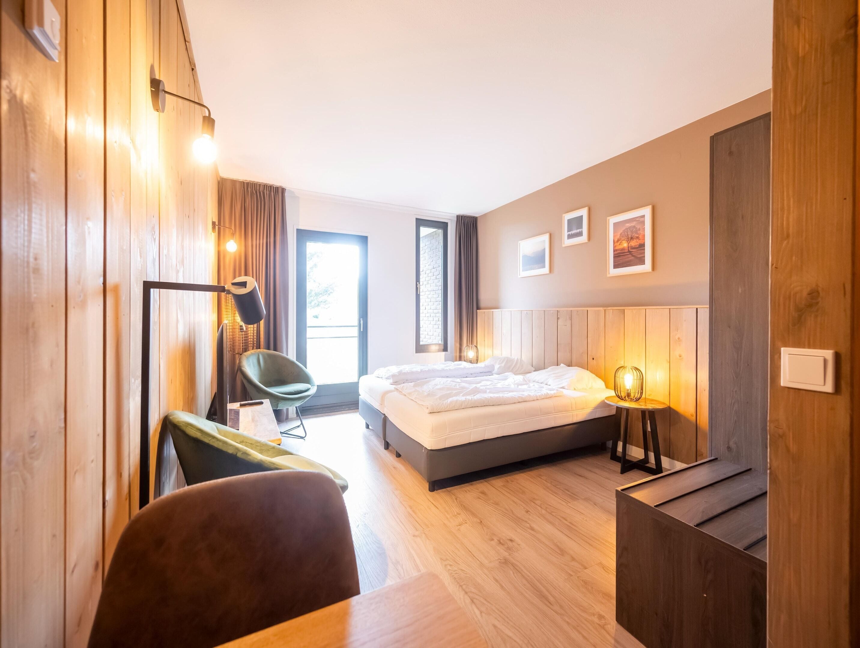 1 bedroom, bed sheets