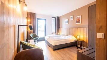 1 bedroom, bed sheets