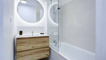 Apartment | Bathroom