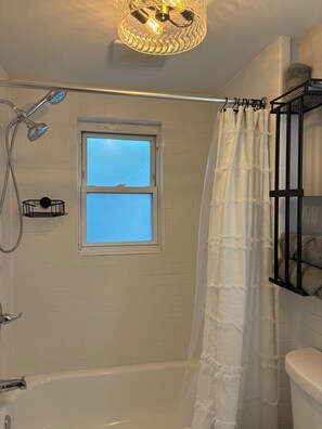 Handtücher, Seife, Toilettenpapier