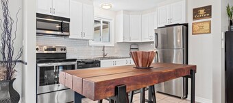 Cozy, Quiet Home in Kingston. Short drive to Queen's University. Pet Friendly!