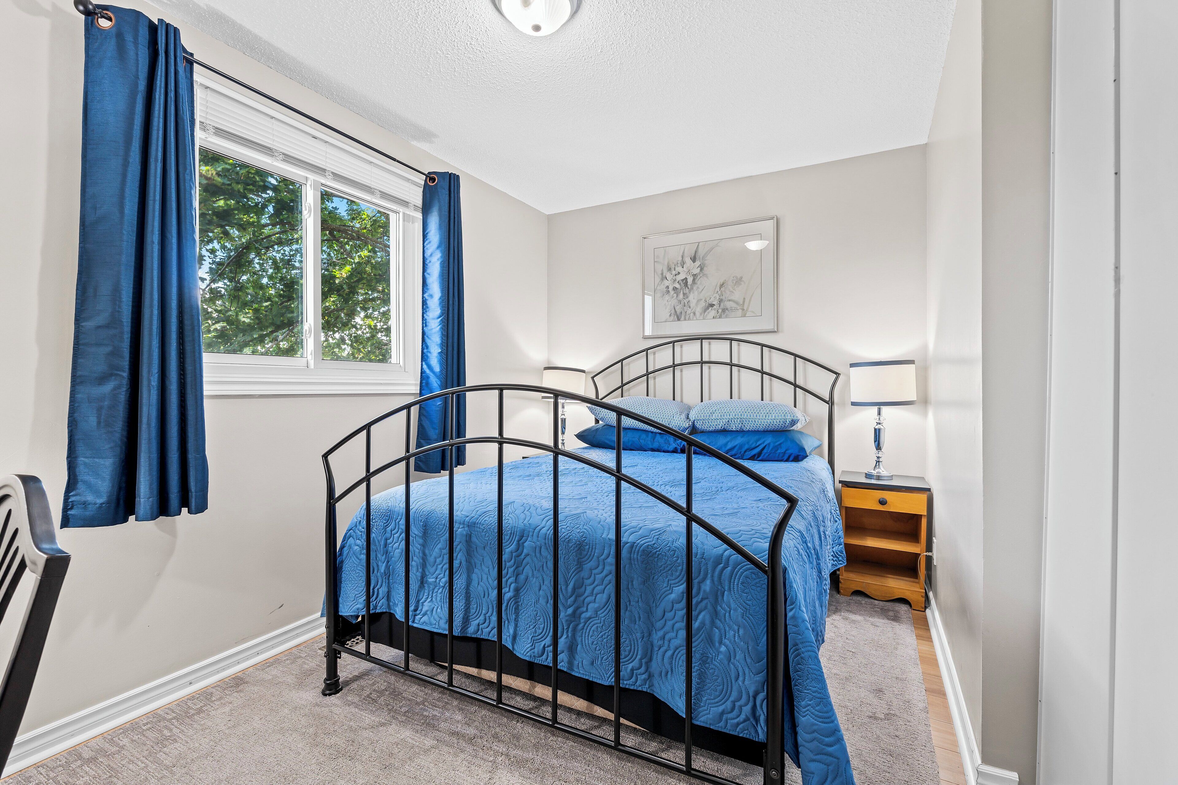 Iron/ironing board, Internet, bed sheets