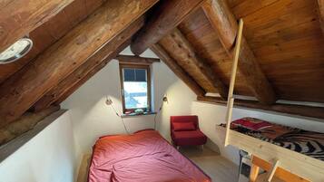 1 bedroom, bed sheets