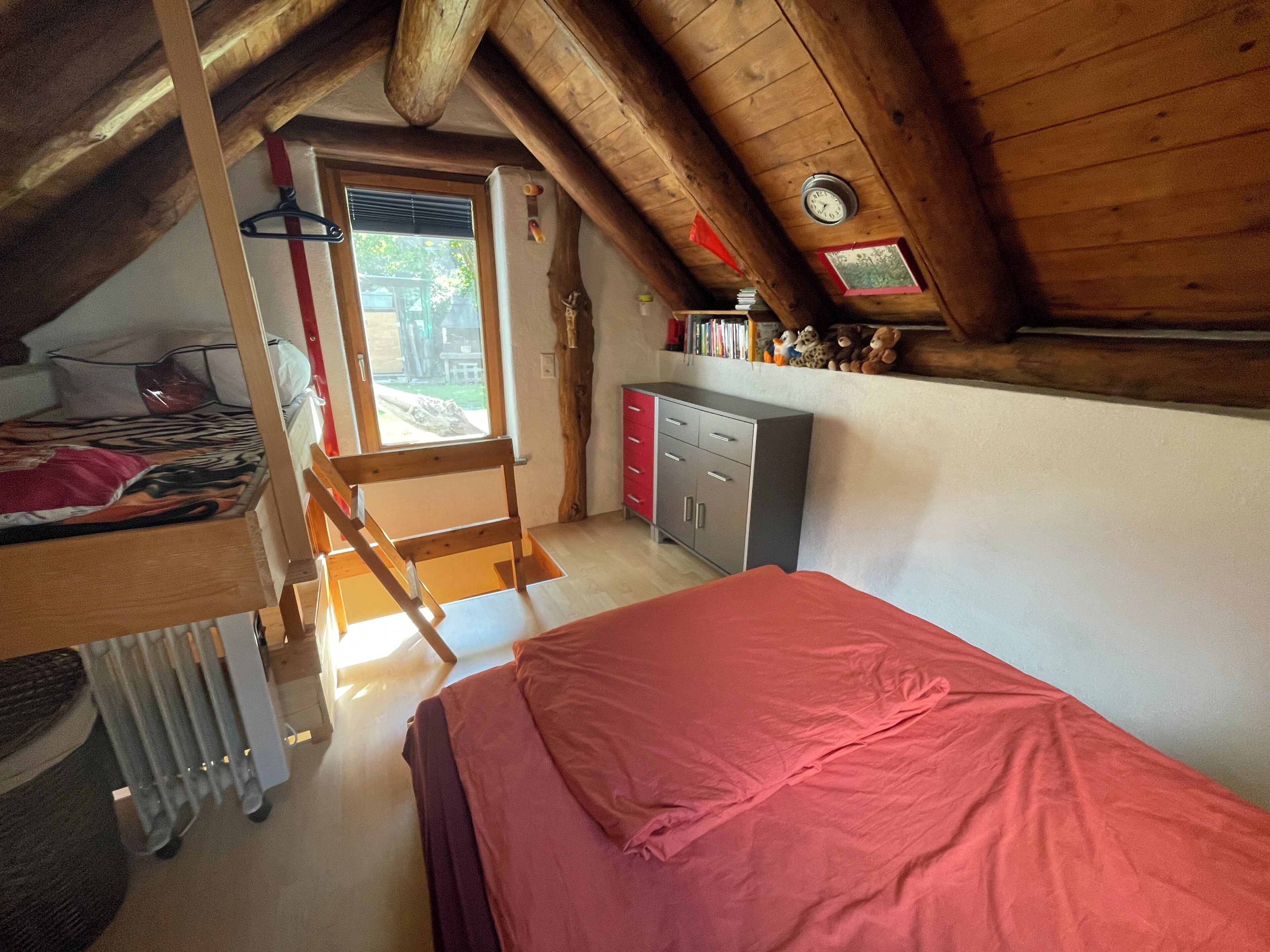 1 bedroom, bed sheets